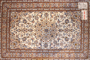 ペルシャ絨毯カシャーンシルク47032、サイズ:90x58、工房:FALLAH