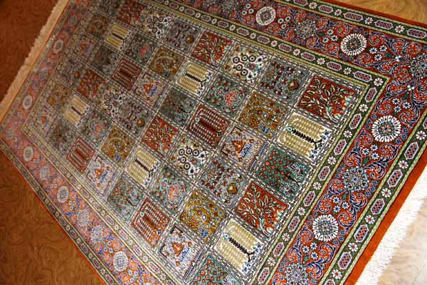 ヘシティーデザイン和風シルクペルシャ絨毯、クム産地イラン輸入49080、サイズ:150x100 CM(フサ含まず)