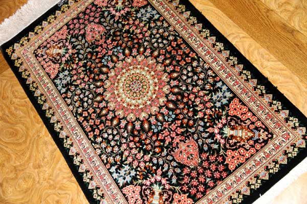 高級玄関マットペルシャ絨毯クムシルク100%メダリオンデザイン 49043 サイズ:91x58 CM