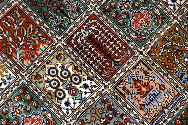 ヘシティーデザイン和風シルクペルシャ絨毯、クム産地イラン輸入49080、サイズ:150x100 CM(フサ含まず)