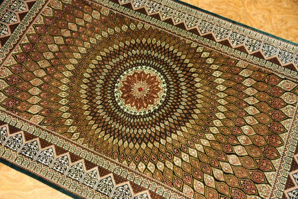 高級手織りペルシャ絨毯、センターラグシルクゴンバディー48080、サイズ:156x100cm(フサ含まず)