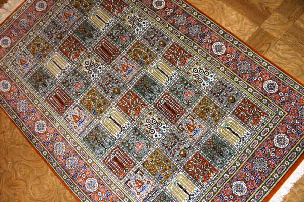 ヘシティーデザイン和風シルクペルシャ絨毯、クム産地イラン輸入49080、サイズ:150x100 CM(フサ含まず)