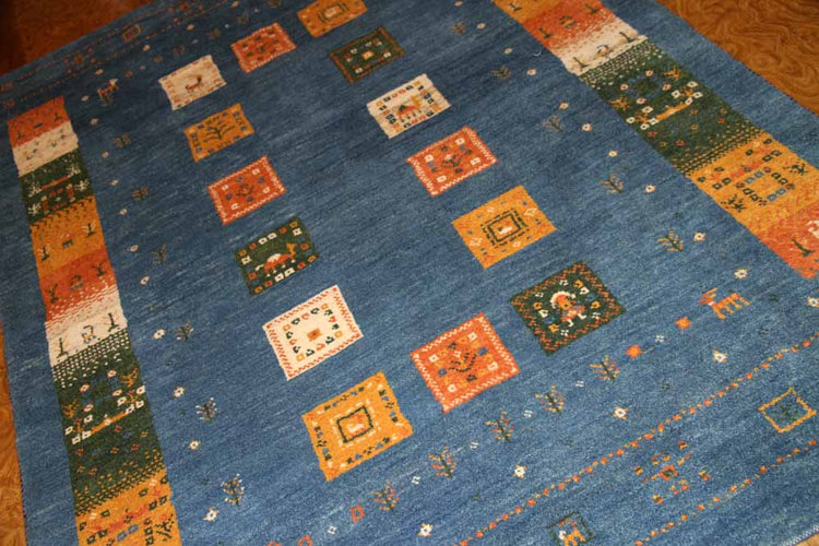手織りペルシャギャッベのスカイーブルーラグ1700001、オリジナルギャッベ、サイズ:192x148 CM (フサ含まず)