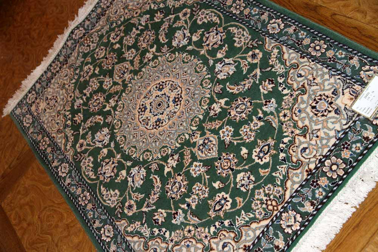 グリーン色の高級ペルシャ絨毯ナイン産玄関マット39491、サイズ:118x79cm