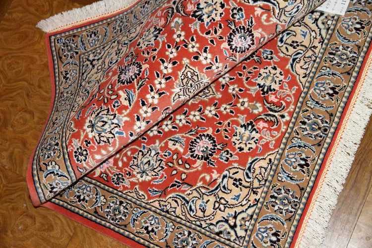 とても珍しい色彩の手織りペルシャ絨毯ナイン産43139、サイズ:115x78 CM