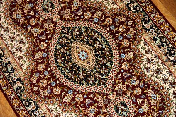 クム産地シルク100%玄関マットメダリオンデザイン、ペルシャ絨毯49038、サイズ:95x60 CM