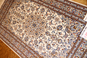 ペルシャ絨毯カシャーンシルク47032、サイズ:90x58、工房:FALLAH