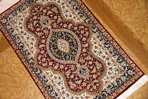 クム産地シルク100%玄関マットメダリオンデザイン、ペルシャ絨毯49038、サイズ:95x60 CM