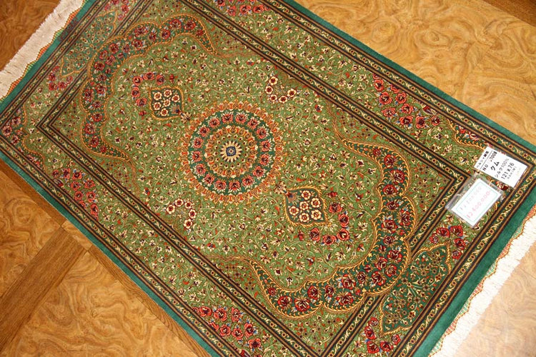 高級手作りペルシャ絨毯クムシルクグリーン57008、green carpet silk、サイズ:121x76 CM