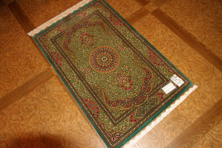 高級手作りペルシャ絨毯クムシルクグリーン57008、green carpet silk、サイズ:121x76 CM