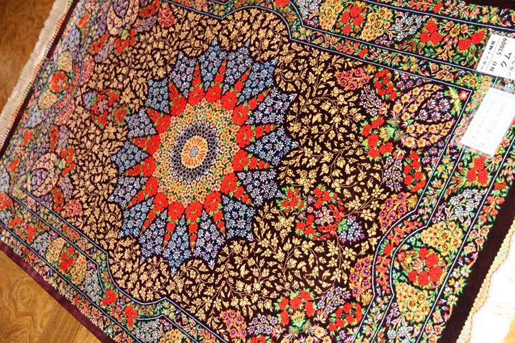 ペルシャ絨毯のクムシルクとても高品質マット57009,サイズ:122x76 CM