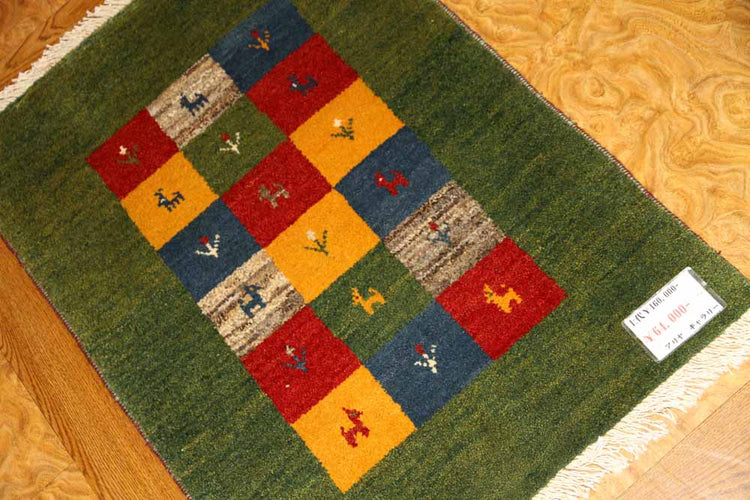 細かい織り方のギャッベコルデスタン産ウール26213、サイズ:88x61cm(フサ含まず)