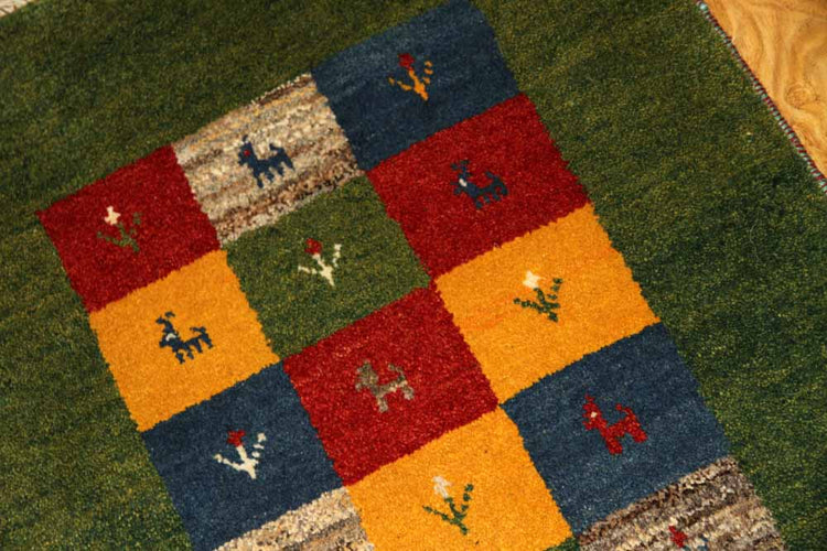 細かい織り方のギャッベコルデスタン産ウール26213、サイズ:88x61cm(フサ含まず)