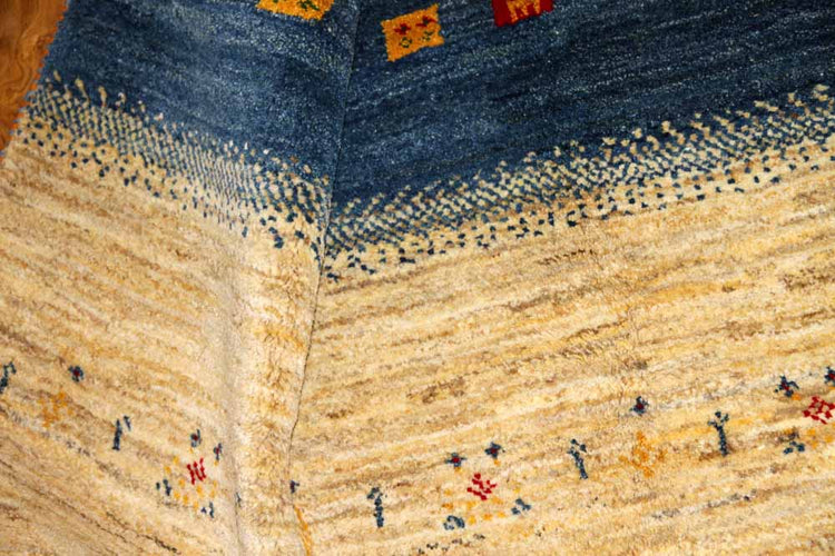 手織りペルシャギャッベの明るい色彩ソファー前ラグ19210、サイズ:204x147 CM (フサ含まず)