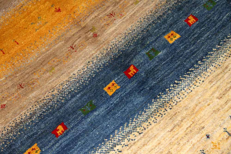 手織りペルシャギャッベの明るい色彩ソファー前ラグ19210、サイズ:204x147 CM (フサ含まず)