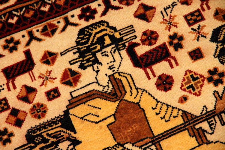 絶対,絶対見た事がないペルシャ絨毯1127、サイズ:145x98cm(フサ含まず)