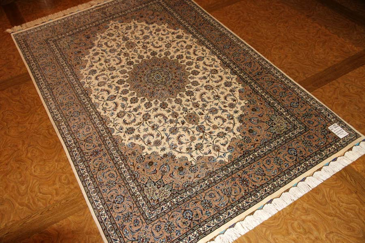 カシャーンシルク最高級ペルシャ絨毯ラグ99508、サイズ:203x134 CM(フサ含まず)