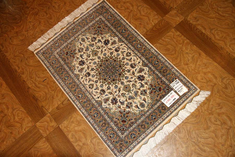 カシャーンシルク伝統的なペルシャ絨毯色彩57002、サイズ: 89x60cm