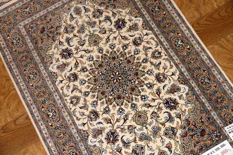カシャーンシルク伝統的なペルシャ絨毯色彩57002、サイズ: 89x60cm