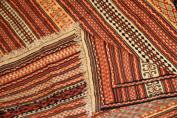 シンプルキリムのカラート産地手織りウール4437,サイズ:205x148cm(フサ含まず)