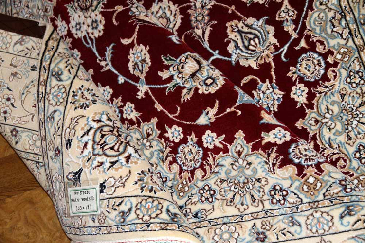 リビングカーペットのペルシャ手織り絨毯ナイン赤い色59030、サイズ:303x197 CM(フサ含まず)