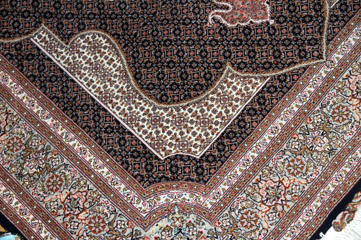 シックなペルシャじゅうたんタブリーズマヒ255412、サイズ:200x157cm(フサ含まず)