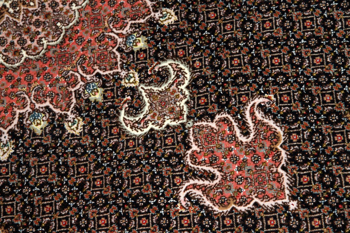 シックなペルシャじゅうたんタブリーズマヒ255412、サイズ:200x157cm(フサ含まず)