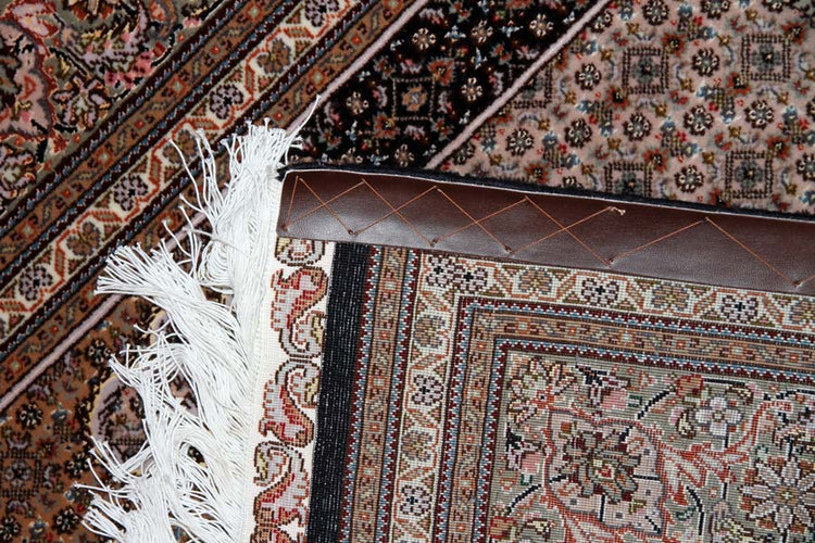 とてもかっこいいデザインの手織りペルシャ絨毯57049、black carpet tabriz、サイズ:208x153cm(フサ含まず)