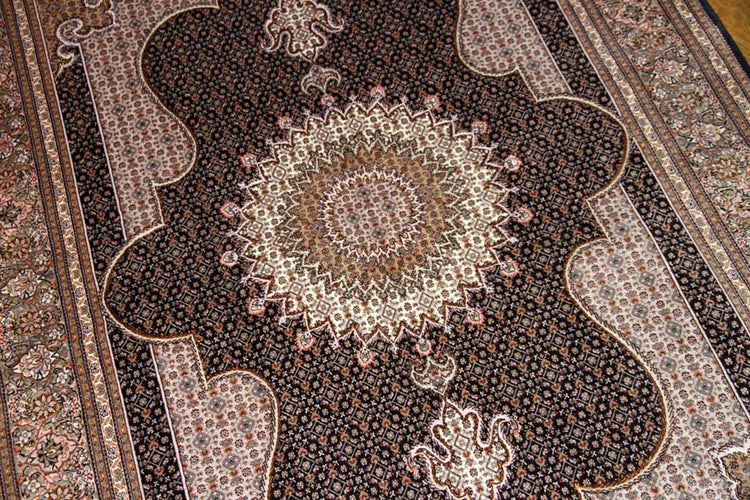 とてもかっこいいデザインの手織りペルシャ絨毯57049、black carpet tabriz、サイズ:208x153cm(フサ含まず)