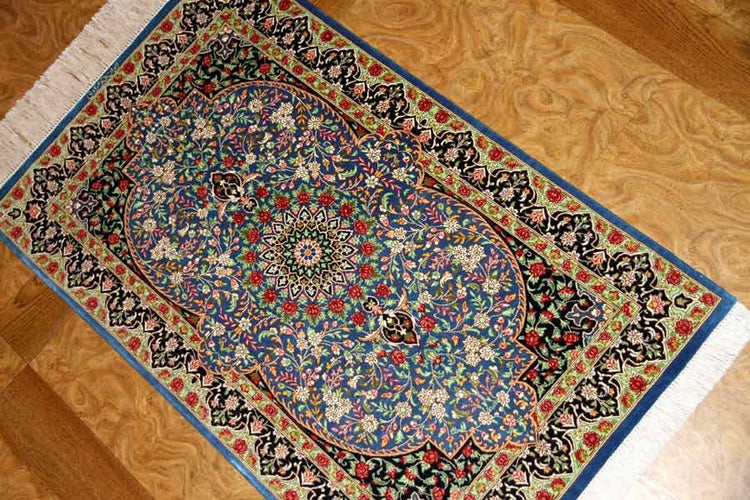 シルクのペルシャ絨毯玄関マットブルー色56041、イラン輸入、サイズ: 98x60 CM