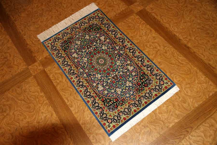 シルクのペルシャ絨毯玄関マットブルー色56041、イラン輸入、サイズ: 98x60 CM