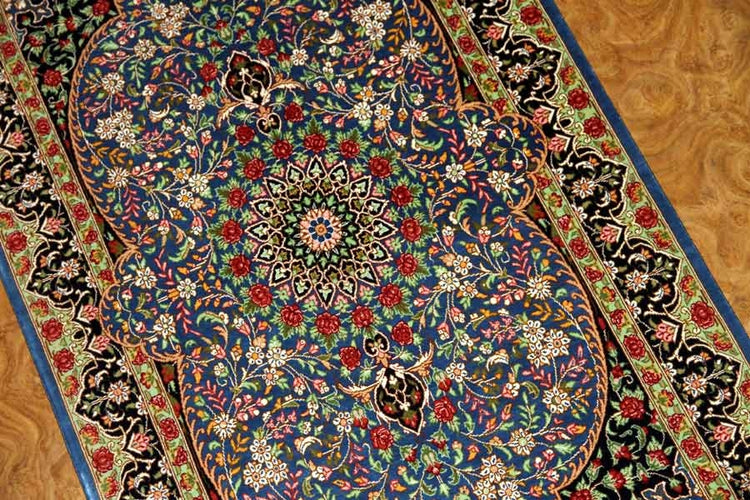 シルクのペルシャ絨毯玄関マットブルー色56041、イラン輸入、サイズ: 98x60 CM