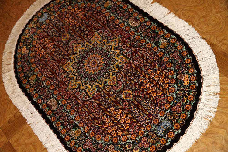 楕円形シルク手織りペルシャ絨毯、クム産モハラマトデザイン60031、サイズ:119x76 CM