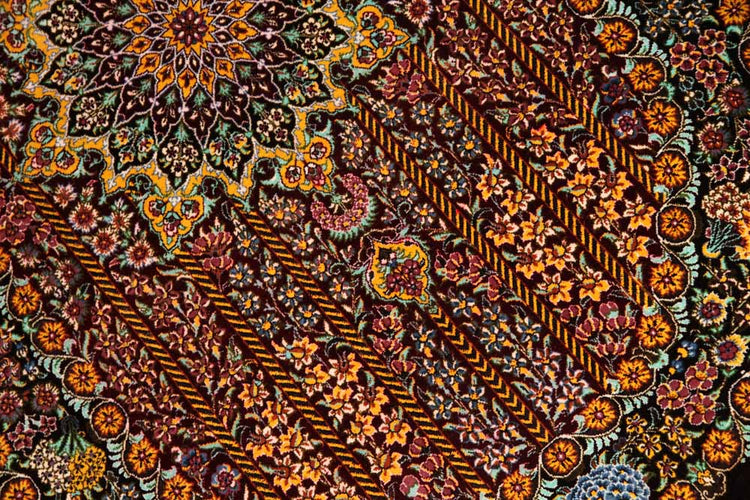 楕円形シルク手織りペルシャ絨毯、クム産モハラマトデザイン60031、サイズ:119x76 CM