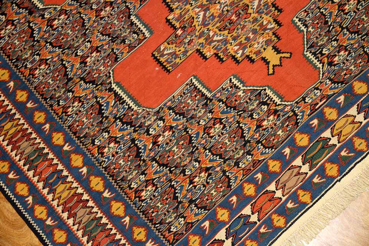 高級ペルシャキリムのセネ産地センターラグ84000,サイズ:150x120cm(フサ含まず)
