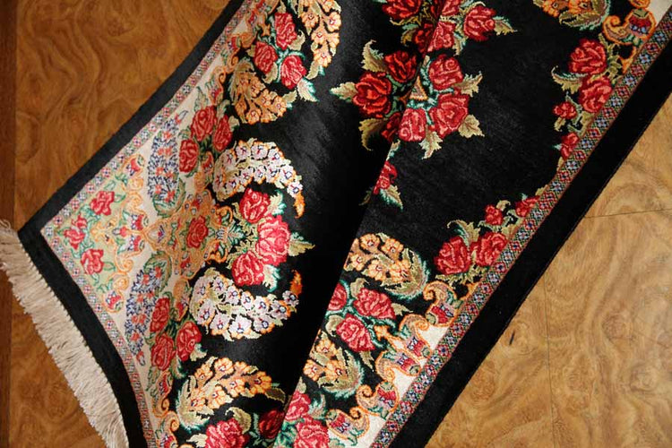 最高級クムシルクバラデザインペルシャ絨毯56048、 逸品のシルク絨毯サイズ: 91x58