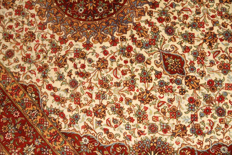 イラン製ペルシャ絨毯クムシルクのセンターラグ60026、ハンドメイドシルクカーペットサイズ:153x97 CM (フサ含まず)