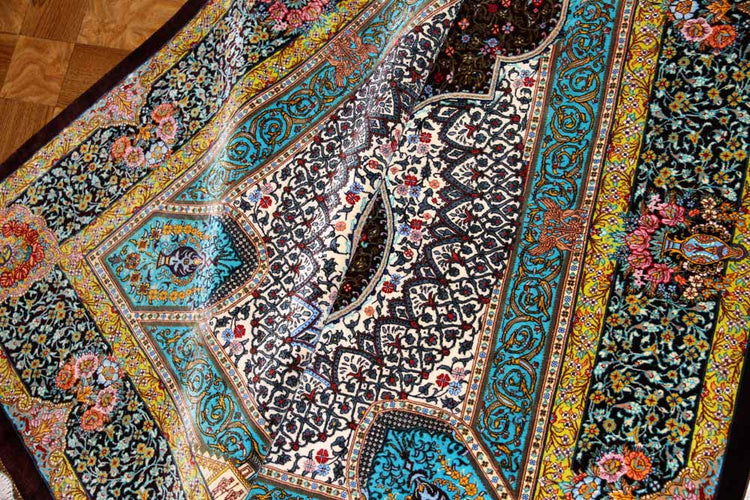 シルクのペルシャラグ高品質手織りイラン製絨毯60008、サイズ:195x134 CM (フサ含まず)