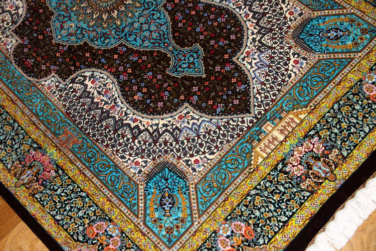 シルクのペルシャラグ高品質手織りイラン製絨毯60008、サイズ:195x134 CM (フサ含まず)