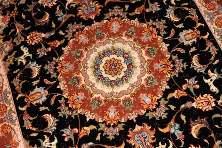 高級手織りペルシャ絨毯、タブリーズセンターラグ777000、サイズ:150x102 CM(フサ含まず)
