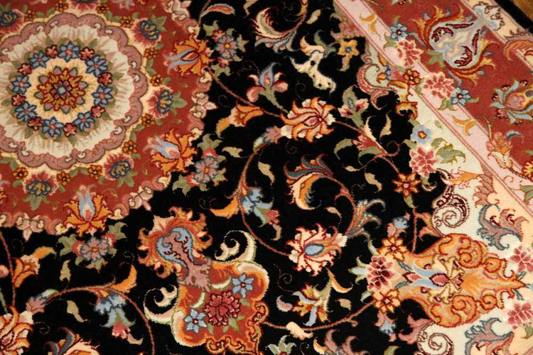 高級手織りペルシャ絨毯、タブリーズセンターラグ777000、サイズ:150x102 CM(フサ含まず)