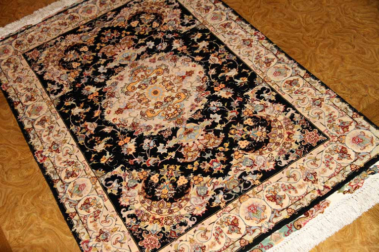 手織りペルシャ絨毯トップクオリティータブリーズセンターラグA163000、サイズ:147x101 CM(フサ含まず)