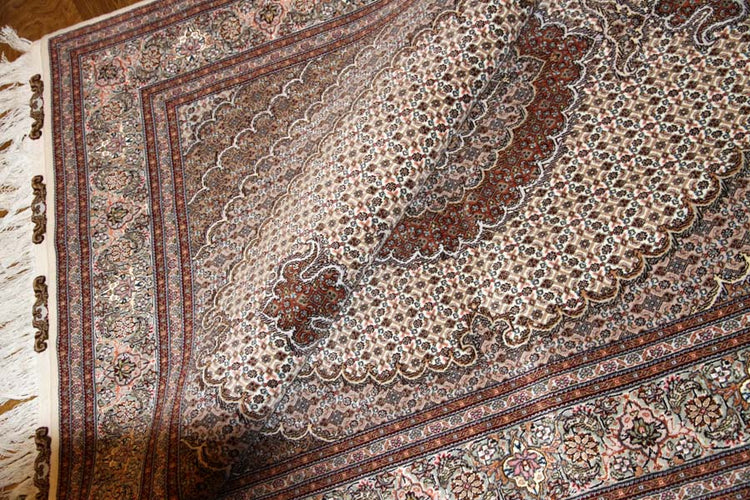 イラン輸入高級手織りペルシャタブリーズマヒ57056、KAMALOLMOLK工房、サイズ:208x154cm(フサ含まず)