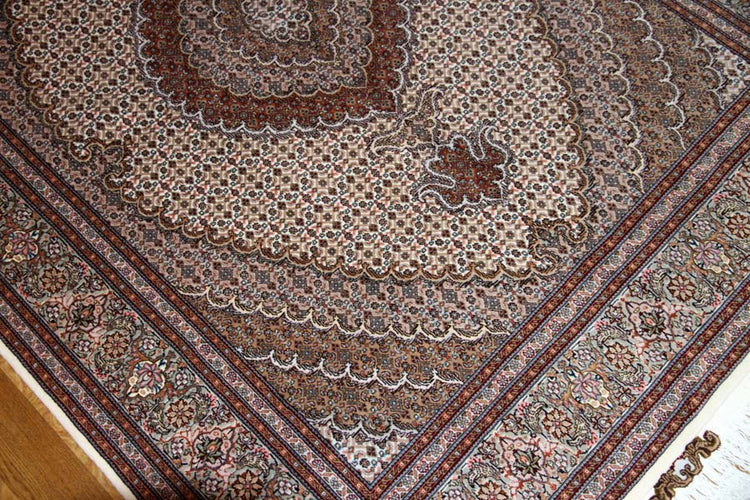 イラン輸入高級手織りペルシャタブリーズマヒ57056、KAMALOLMOLK工房、サイズ:208x154cm(フサ含まず)