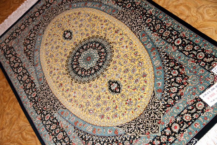 最高級手織りシルクのペルシャ絨毯イラン直輸入48044、サイズ:120x77cm、
