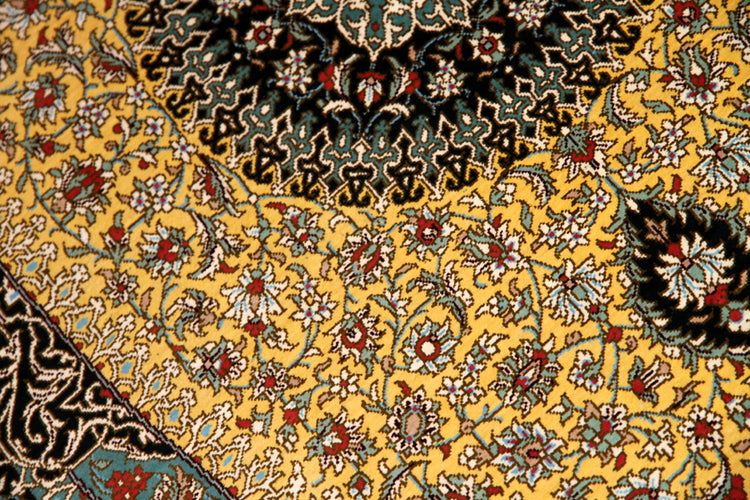最高級手織りシルクのペルシャ絨毯イラン直輸入48044、サイズ:120x77cm、