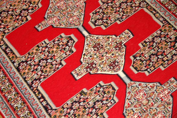 赤いキリムのセネ高級品質センターラグ146000,サイズ：153x125ｃｍ（フサ含まず）