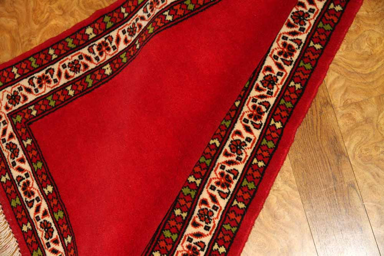 赤い色のトルケマン手織りペルシャ絨毯無地58556、サイズ：113x82ｃｍ（フサ含まず）