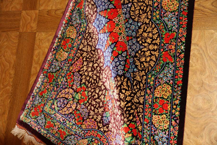 ペルシャ絨毯のクムシルクとても高品質マット57009,サイズ：122x76 CM