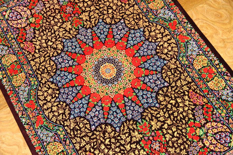 ペルシャ絨毯のクムシルクとても高品質マット57009,サイズ：122x76 CM